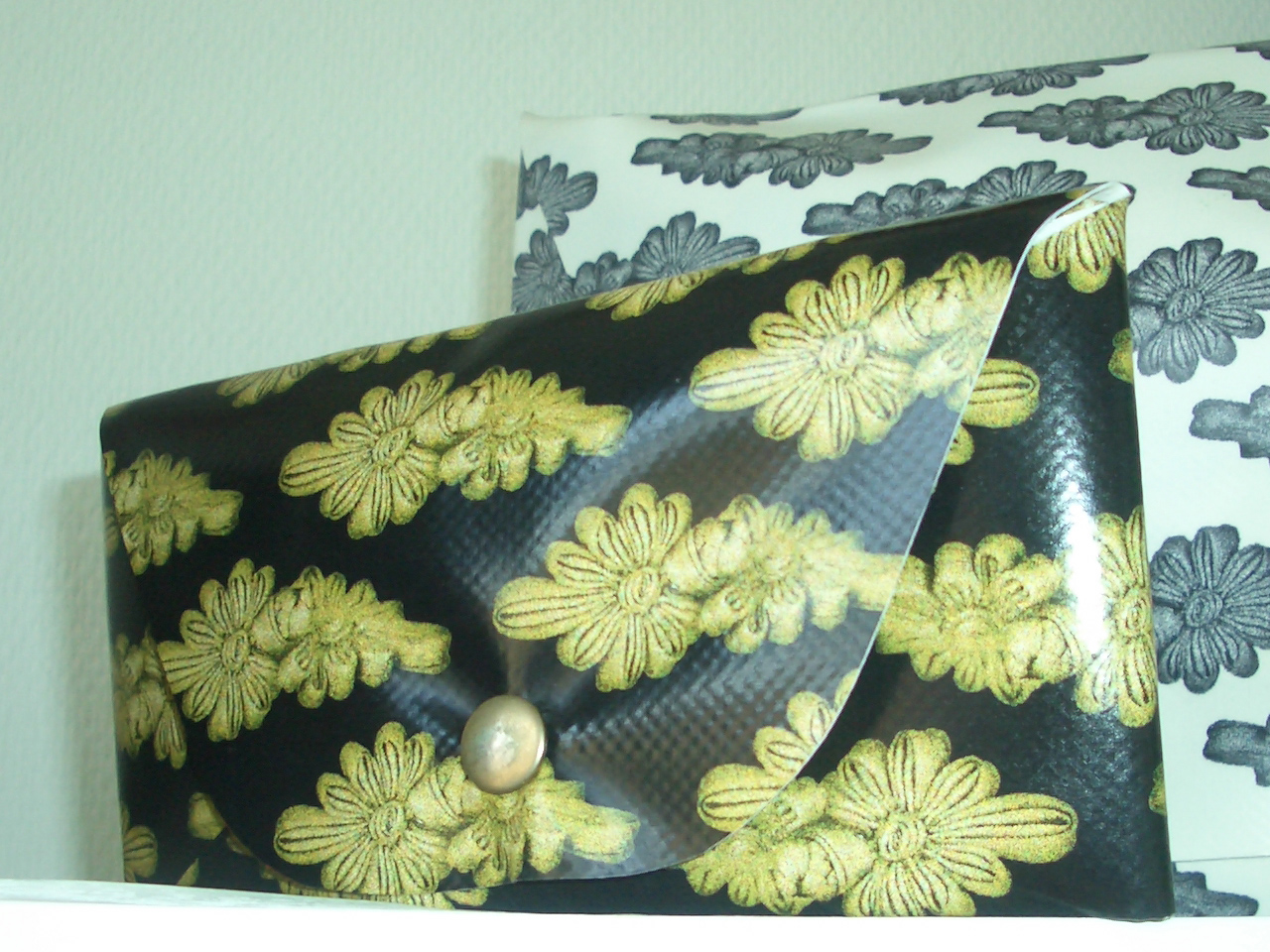 Silver Knots on White Envelope Bags 2000: Silver Knots on White