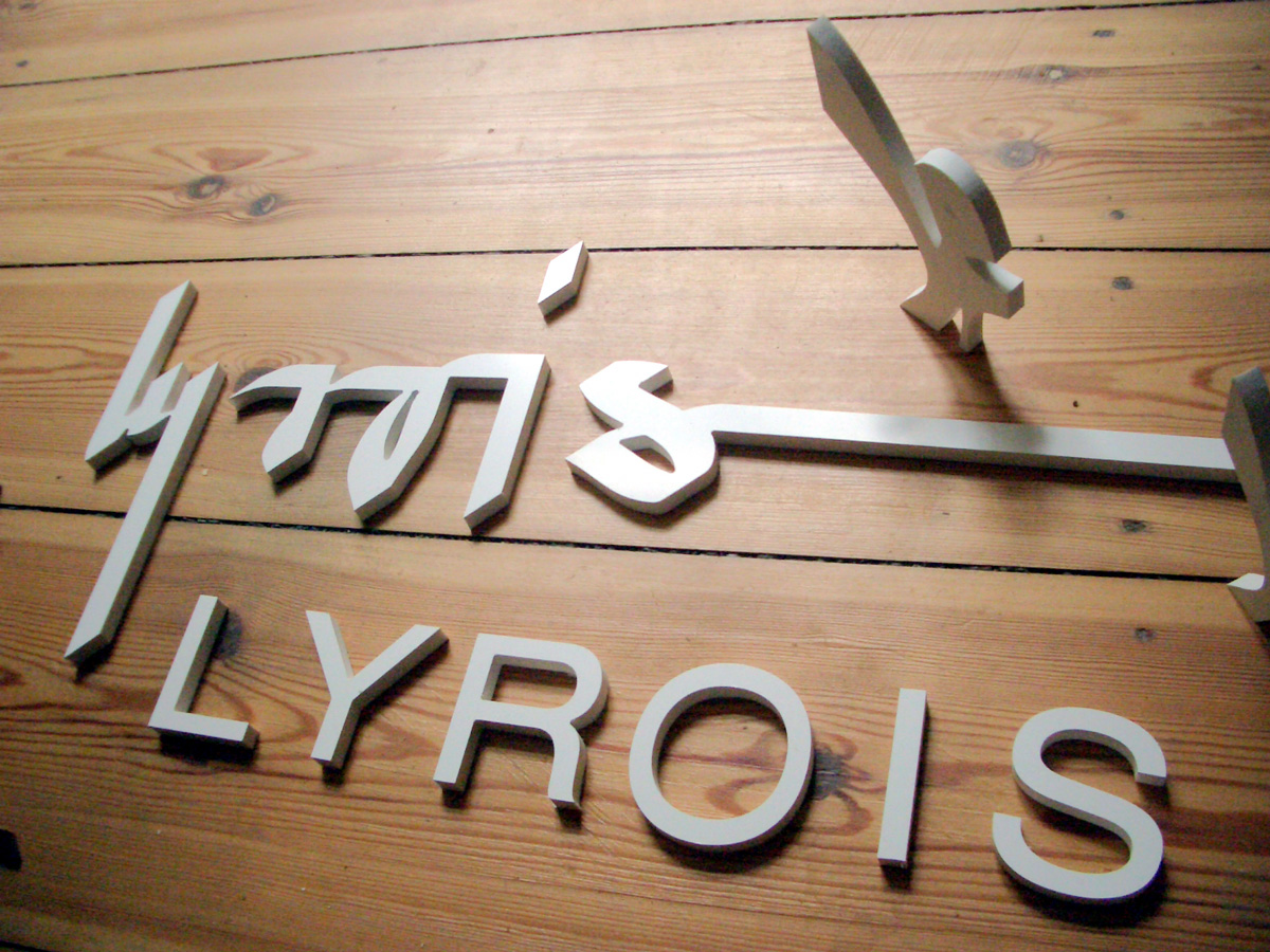 Lyrois: The script-logo in thick vinyl